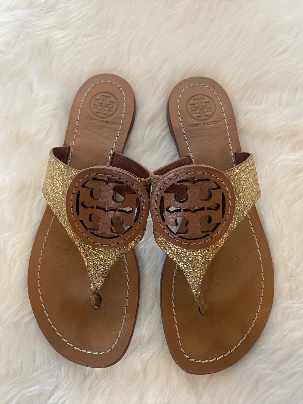 Tory Burch Luisa Grained Gold Brown Metallic Thong Sandals Size 6.5